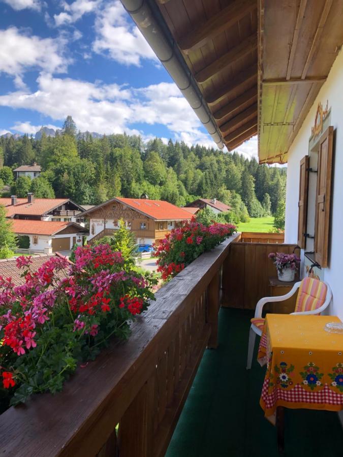 Gaestehaus Alfred Klais Krün Exteriör bild
